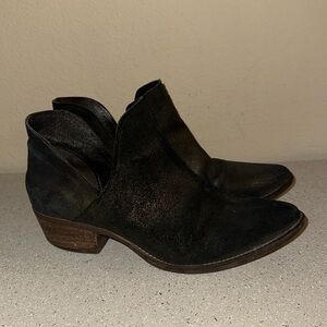 Musse & Cloud Metallic Booties Size 9